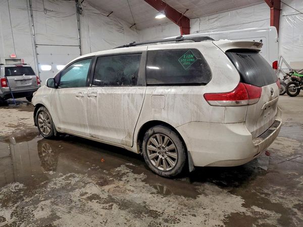 2014 TOYOTA SIENNA