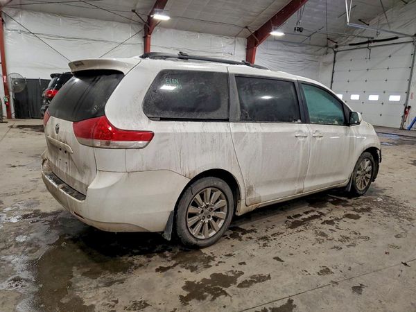 2014 TOYOTA SIENNA
