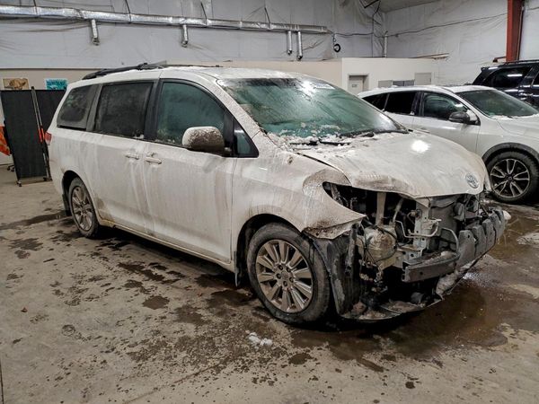 2014 TOYOTA SIENNA