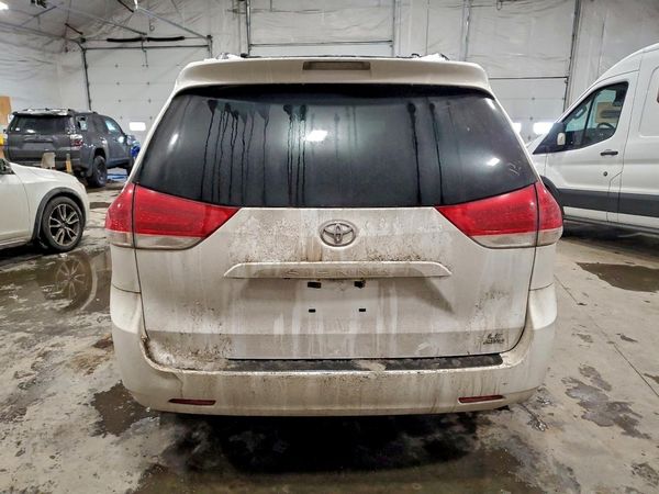 2014 TOYOTA SIENNA