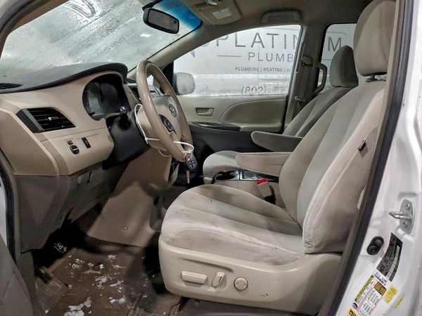 2014 TOYOTA SIENNA