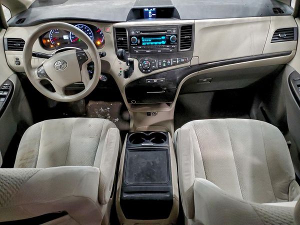 2014 TOYOTA SIENNA