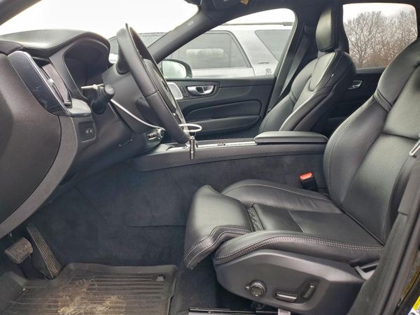 2024 VOLVO XC60 Ultimate Black Edition