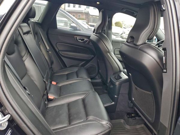 2024 VOLVO XC60 Ultimate Black Edition