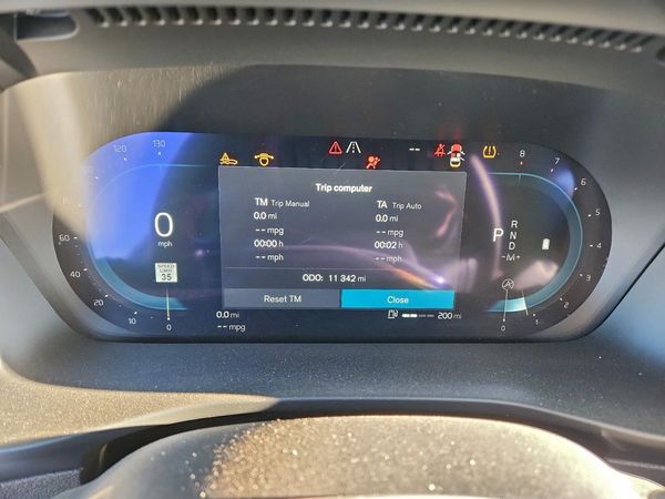 2025 VOLVO XC40