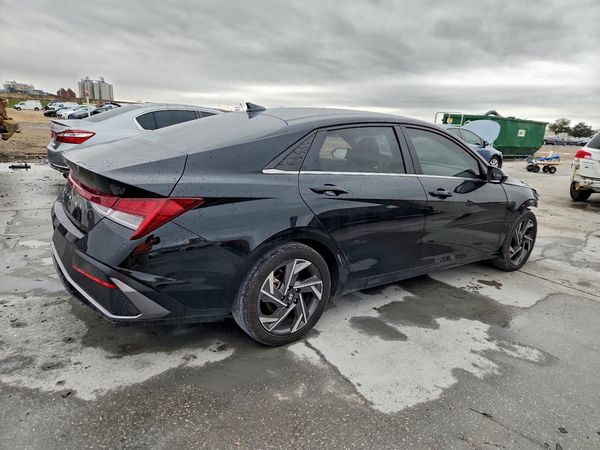 2024 HYUNDAI ELANTRA