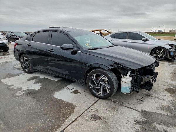 2024 HYUNDAI ELANTRA