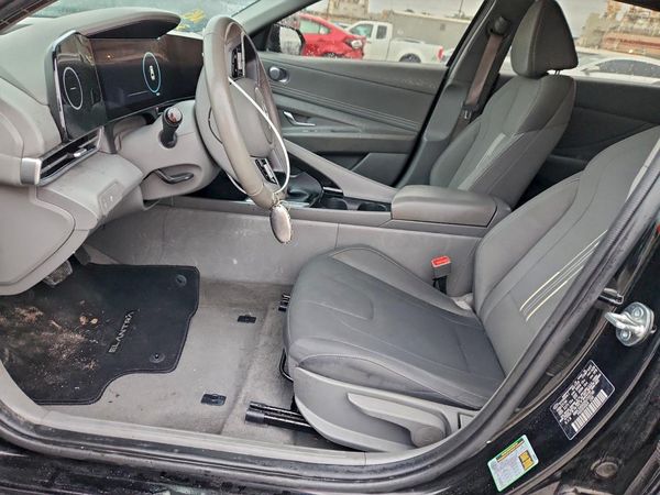 2024 HYUNDAI ELANTRA