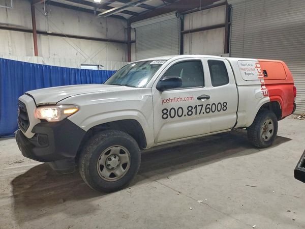 2017 TOYOTA TACOMA SR/SR5 — Front 3/4