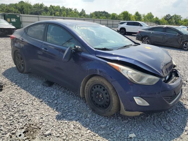 2013 HYUNDAI ELANTRA — Passenger 3/4