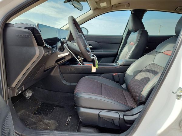 2026 NISSAN KICKS SR