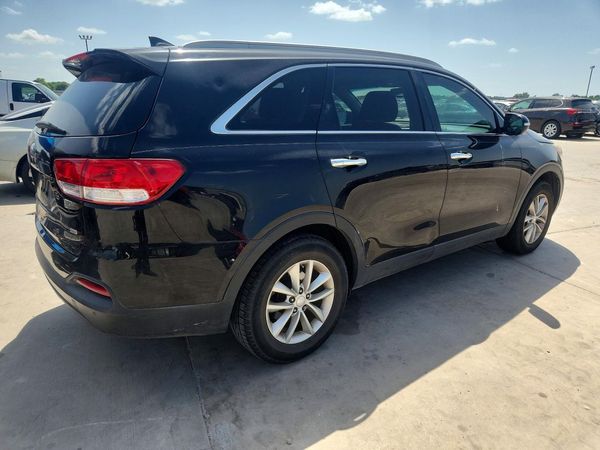 2016 KIA SORENTO L / LX