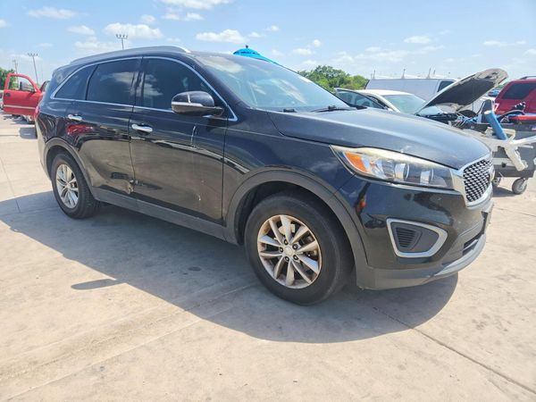 2016 KIA SORENTO L / LX