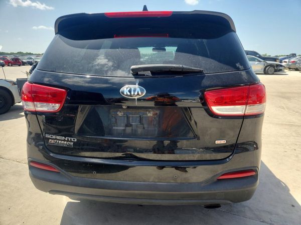 2016 KIA SORENTO L / LX