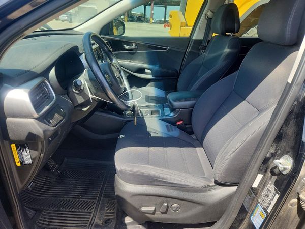 2016 KIA SORENTO L / LX