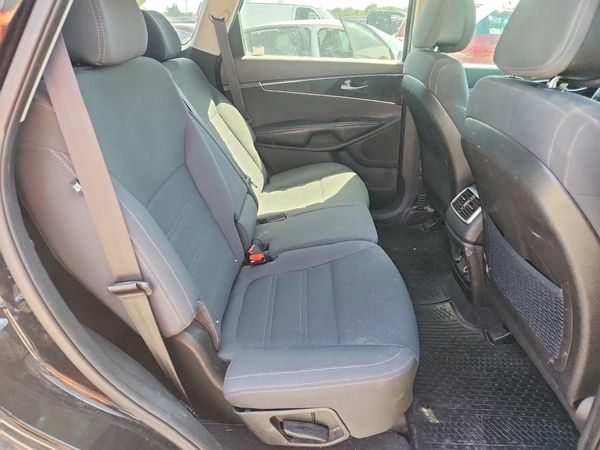 2016 KIA SORENTO L / LX