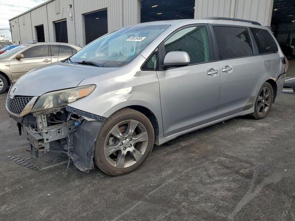 2012 TOYOTA SIENNA