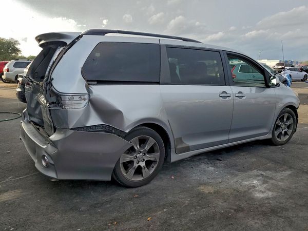 2012 TOYOTA SIENNA
