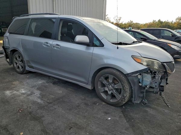 2012 TOYOTA SIENNA