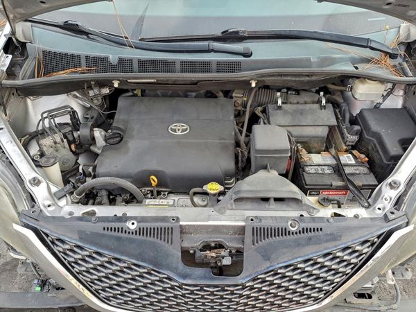 2012 TOYOTA SIENNA