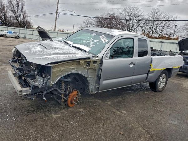 2015 TOYOTA TACOMA Delux Grade
