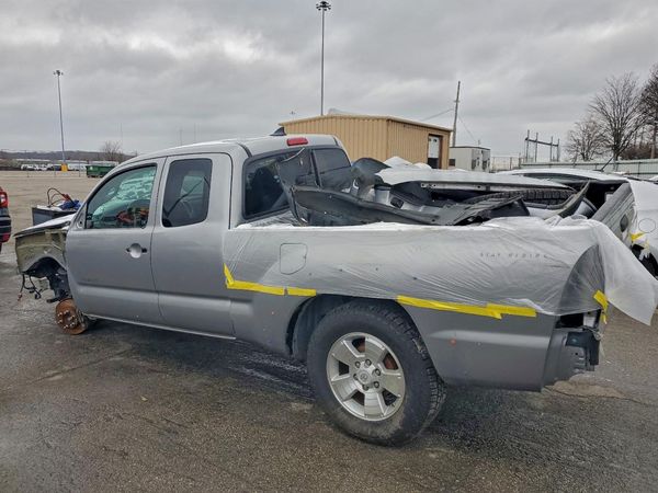2015 TOYOTA TACOMA Delux Grade