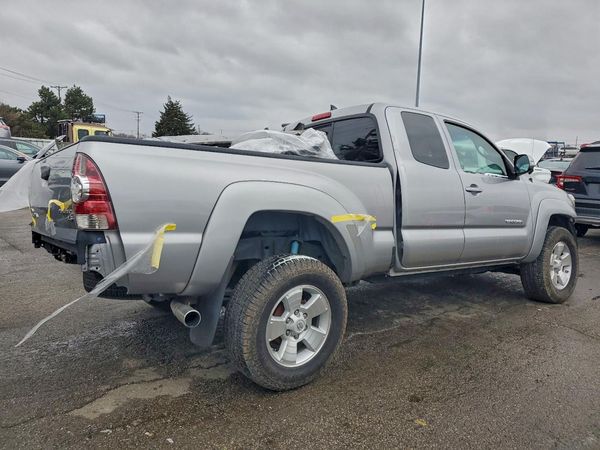 2015 TOYOTA TACOMA Delux Grade