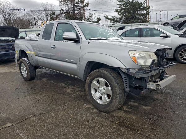 2015 TOYOTA TACOMA Delux Grade