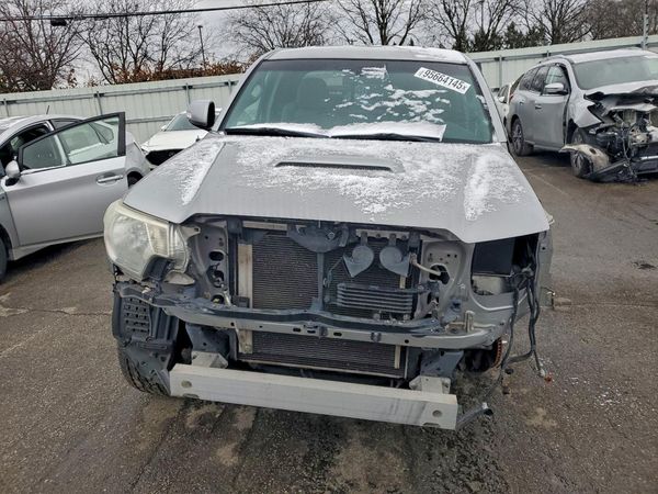 2015 TOYOTA TACOMA Delux Grade