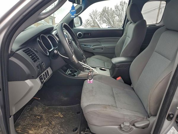 2015 TOYOTA TACOMA Delux Grade