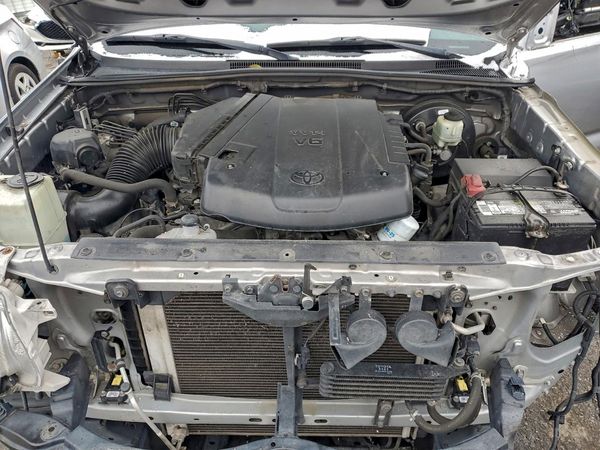 2015 TOYOTA TACOMA Delux Grade