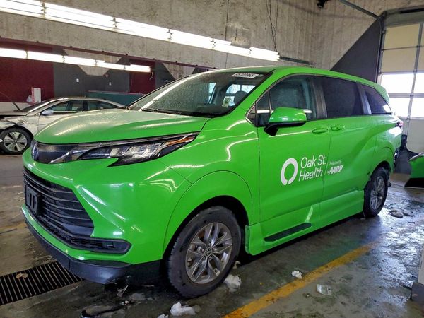 2022 TOYOTA SIENNA