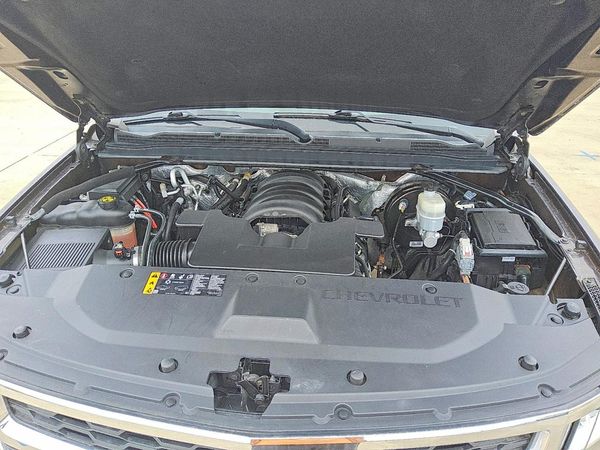 2018 CHEVROLET SUBURBAN LT — Engine bay