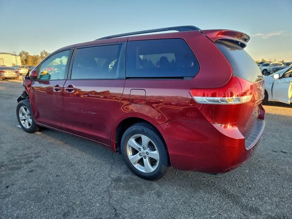 2013 TOYOTA SIENNA