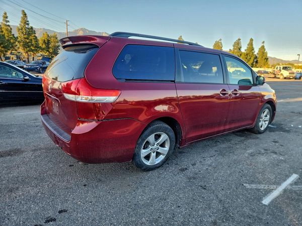 2013 TOYOTA SIENNA