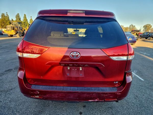 2013 TOYOTA SIENNA