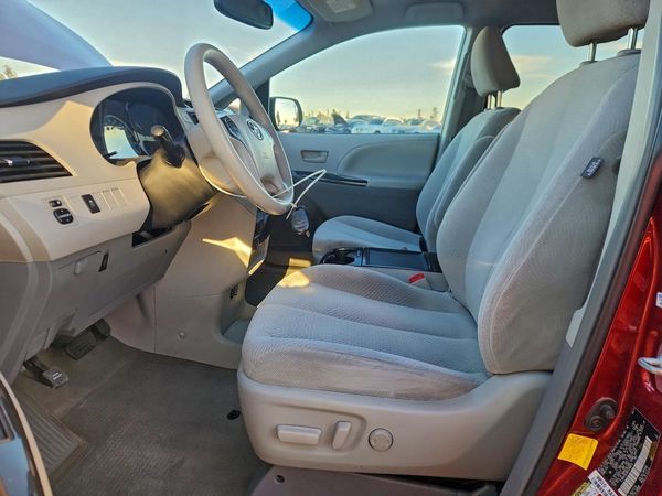 2013 TOYOTA SIENNA