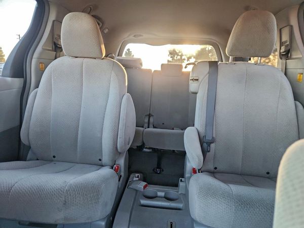 2013 TOYOTA SIENNA