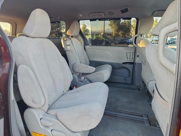 2013 TOYOTA SIENNA