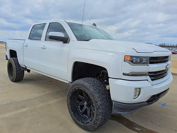 2018 CHEVROLET SILVERADO LTZ — Passenger 3/4