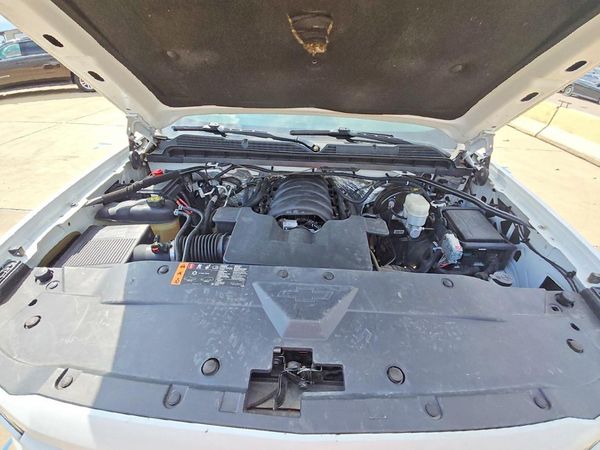 2018 CHEVROLET SILVERADO LTZ — Engine bay