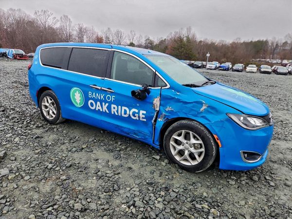 2017 CHRYSLER PACIFICA