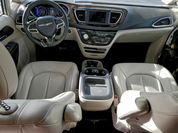 2021 CHRYSLER VOYAGER LXI
