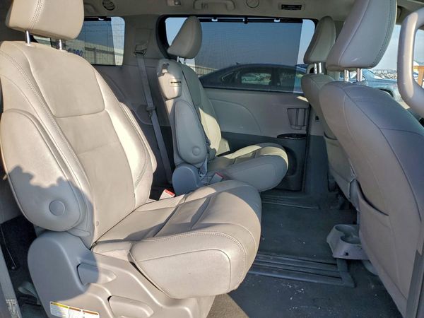 2019 TOYOTA SIENNA