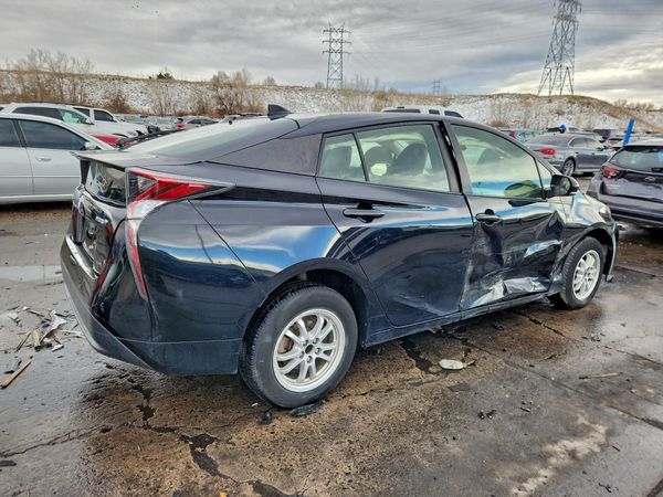 2016 TOYOTA PRIUS