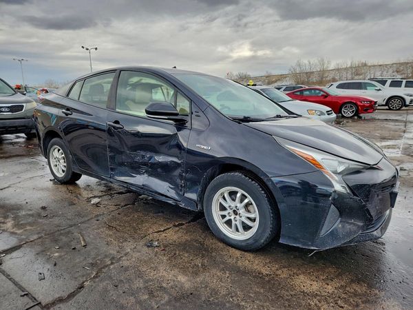 2016 TOYOTA PRIUS