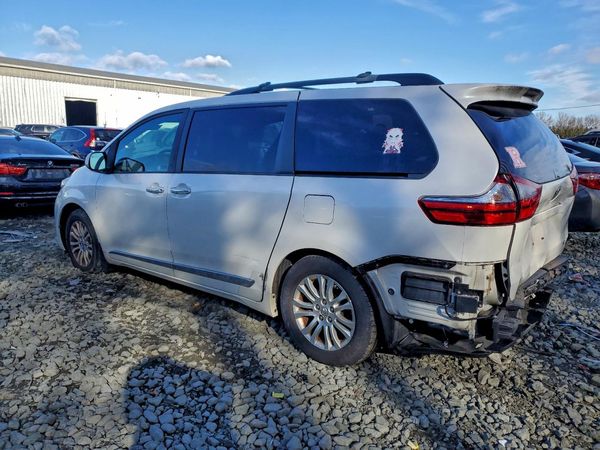 2016 TOYOTA SIENNA