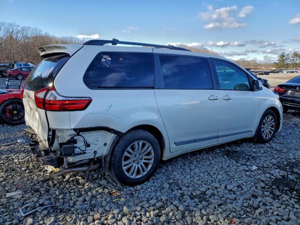 2016 TOYOTA SIENNA