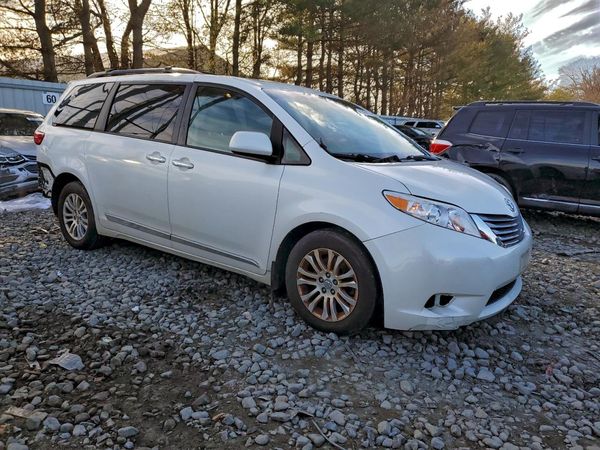 2016 TOYOTA SIENNA
