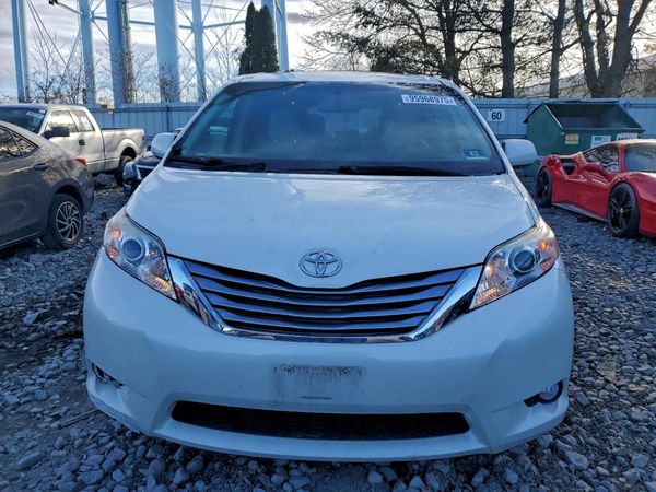 2016 TOYOTA SIENNA